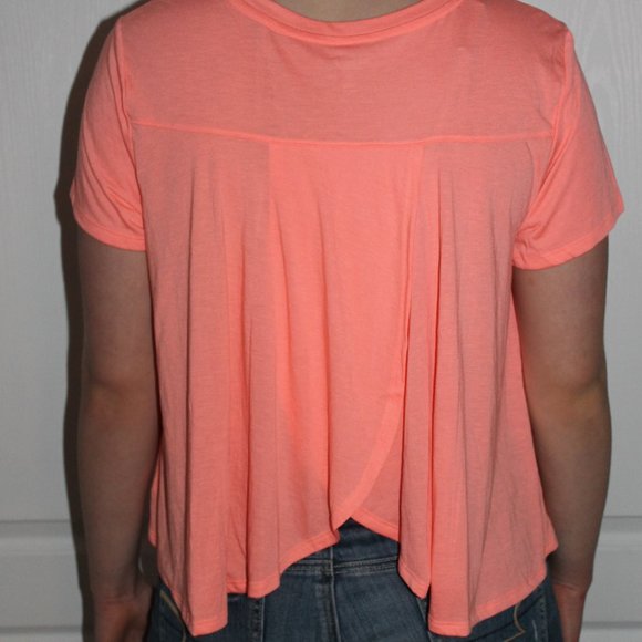 Old Navy Active T-Shirt - Picture 2 of 3